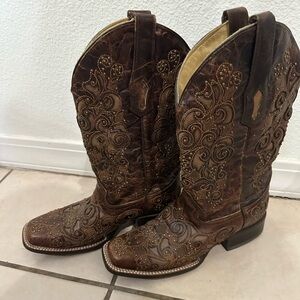 Corral boots size 8